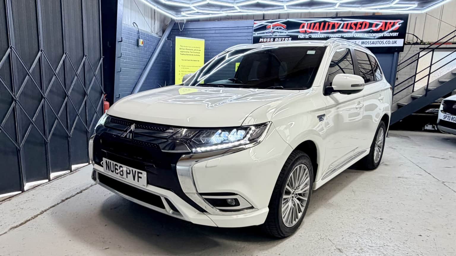 Mitsubishi Outlander - image 1 of 23