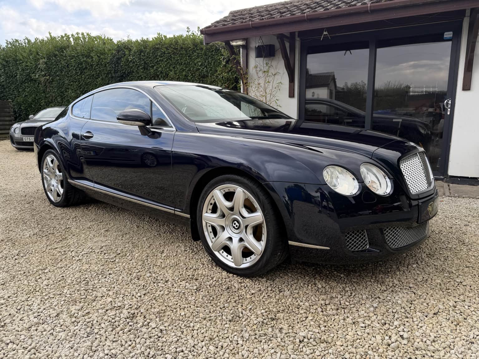 Bentley Continental GT - image 1 of 47