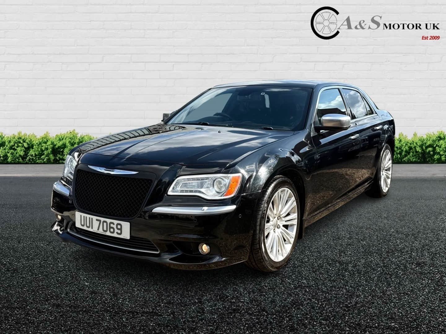 Chrysler 300C - image 1 of 23